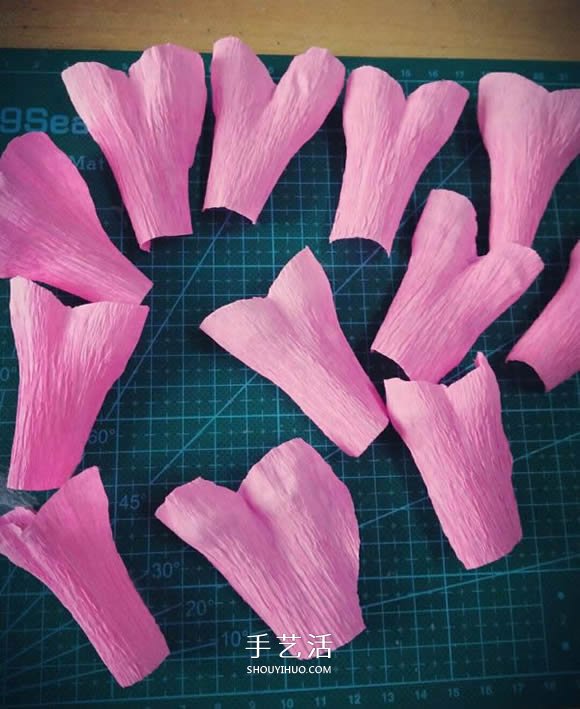 皺紋紙手工制作美麗紙花的做法圖解 -  itrip.net.cn