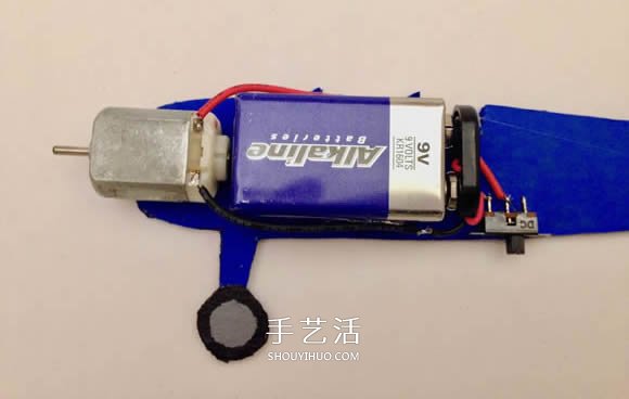 DIY電動(dòng)空中旋轉(zhuǎn)飛機(jī)玩具的方法 -  itrip.net.cn