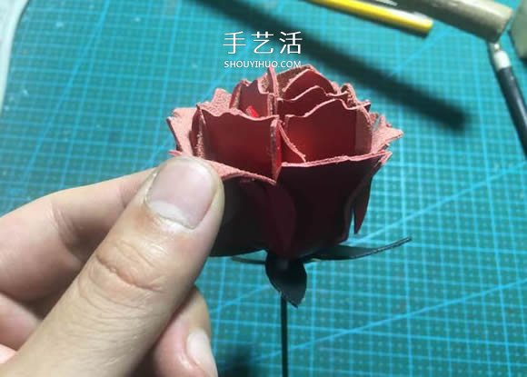 皮革手工制作紅色玫瑰花的做法 -  itrip.net.cn