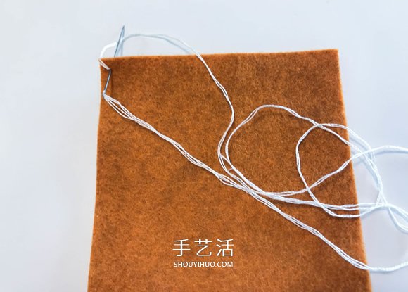 剪兩塊氈布縫一下 自制飾花筆袋的教程 -  itrip.net.cn