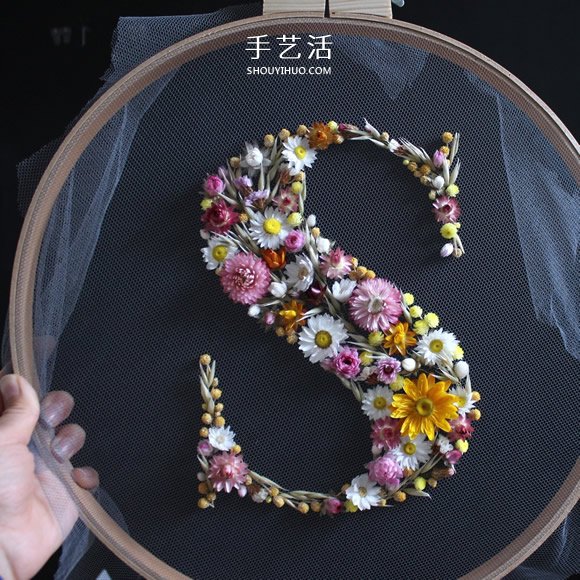 將干花“繡”成字母 這么美的靈感來自于夢里 -  itrip.net.cn