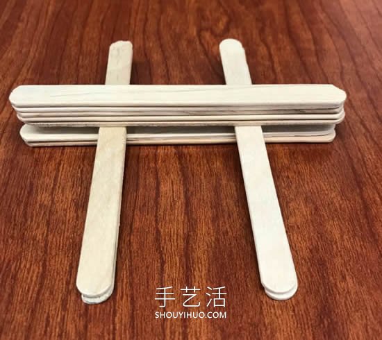 自制雙重彈射器玩具 僅需準(zhǔn)備冰棍棒和塑料勺 -  itrip.net.cn