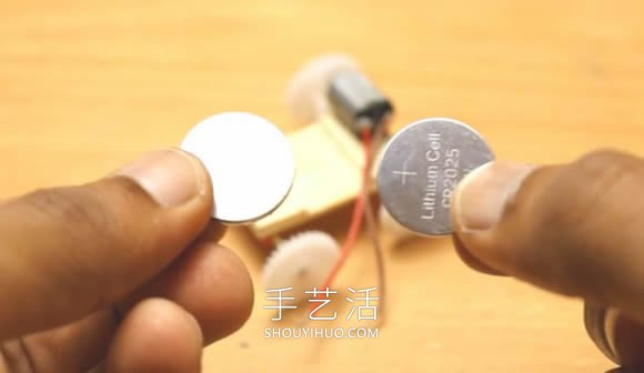 DIY迷你電動車玩具視頻！通過齒輪進(jìn)行傳動 -  itrip.net.cn