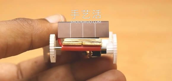 DIY迷你電動車玩具視頻！通過齒輪進(jìn)行傳動 -  itrip.net.cn