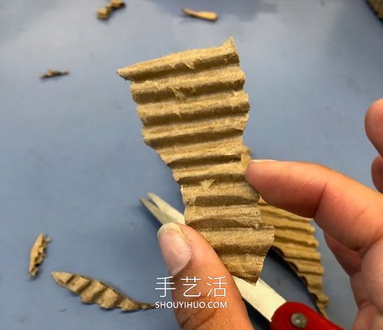 自制貓咪磨爪器 紙板箱再利用不花一分錢！ -  itrip.net.cn