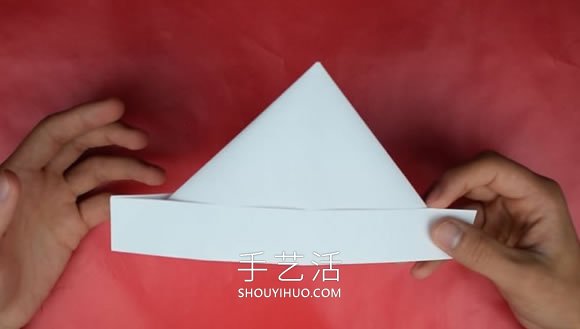 打掃衛(wèi)生時(shí)戴頭上！簡(jiǎn)單三角形帽子的折法 -  itrip.net.cn