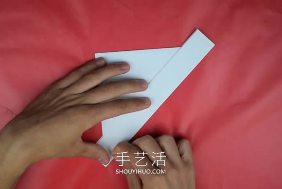打掃衛(wèi)生時(shí)戴頭上！簡(jiǎn)單三角形帽子的折法 -  itrip.net.cn