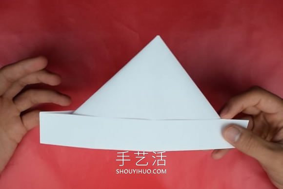 打掃衛(wèi)生時(shí)戴頭上！簡(jiǎn)單三角形帽子的折法 -  itrip.net.cn