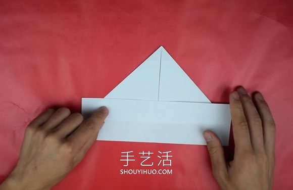 打掃衛(wèi)生時(shí)戴頭上！簡(jiǎn)單三角形帽子的折法 -  itrip.net.cn