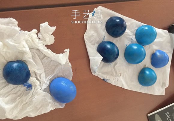 把蛋殼貼到玻璃瓶上 自制漂亮花瓶的方法！ -  itrip.net.cn