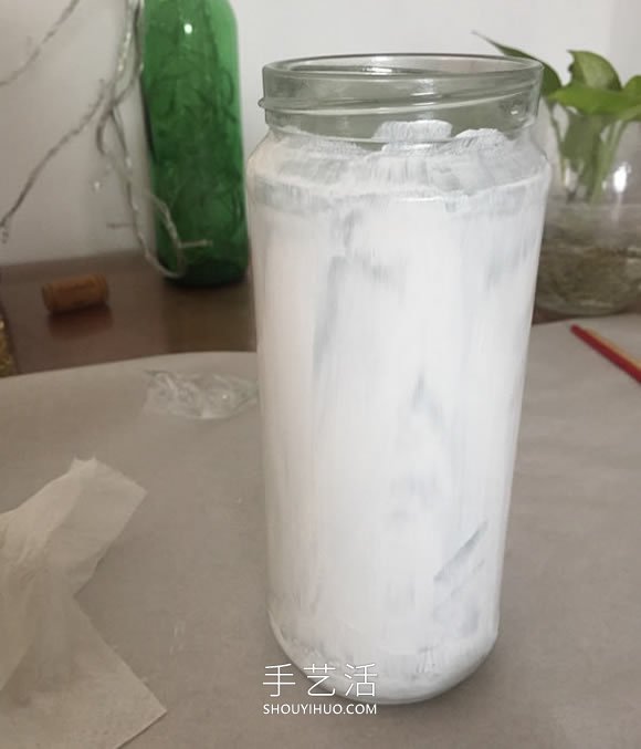 把蛋殼貼到玻璃瓶上 自制漂亮花瓶的方法！ -  itrip.net.cn