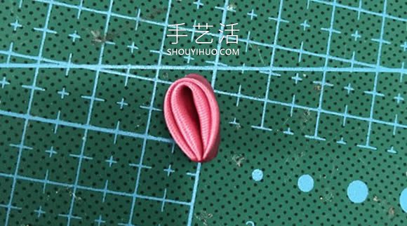 自制花朵形狀的胸針 會(huì)用緞帶做花瓣就不難！ -  itrip.net.cn