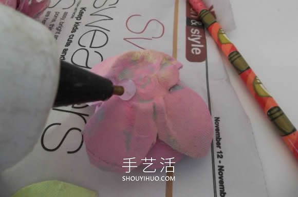 雞蛋保護(hù)托廢物利用 手工制作花朵的做法 -  itrip.net.cn