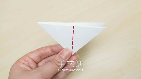 VHS磁帶手工制作漂亮玫瑰花的做法圖解教程 -  itrip.net.cn