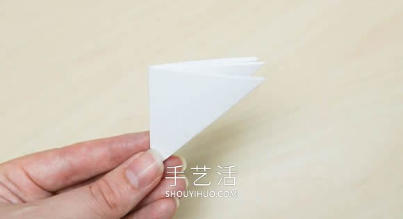 VHS磁帶手工制作漂亮玫瑰花的做法圖解教程 -  itrip.net.cn