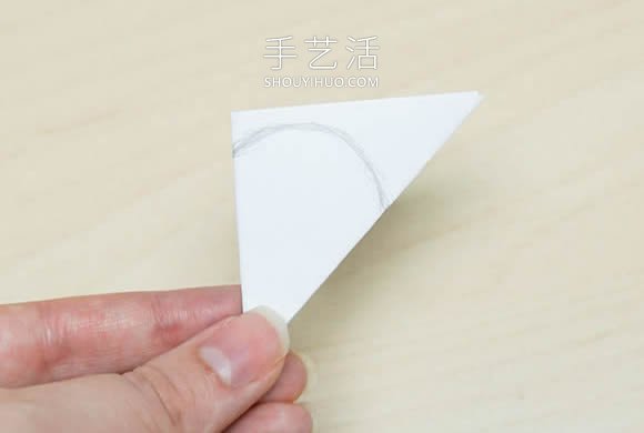 VHS磁帶手工制作漂亮玫瑰花的做法圖解教程 -  itrip.net.cn