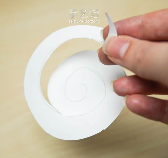 VHS磁帶手工制作漂亮玫瑰花的做法圖解教程 -  itrip.net.cn