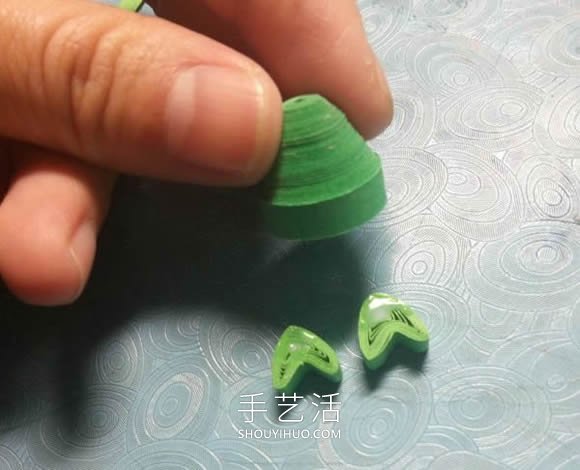 簡單的衍紙綠色小青蛙手工制作教程 -  itrip.net.cn
