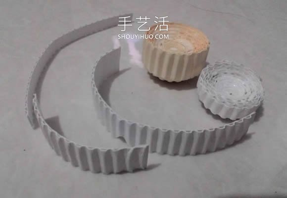 瓦楞紙條手工制作立體衍紙娃娃的方法教程 -  itrip.net.cn