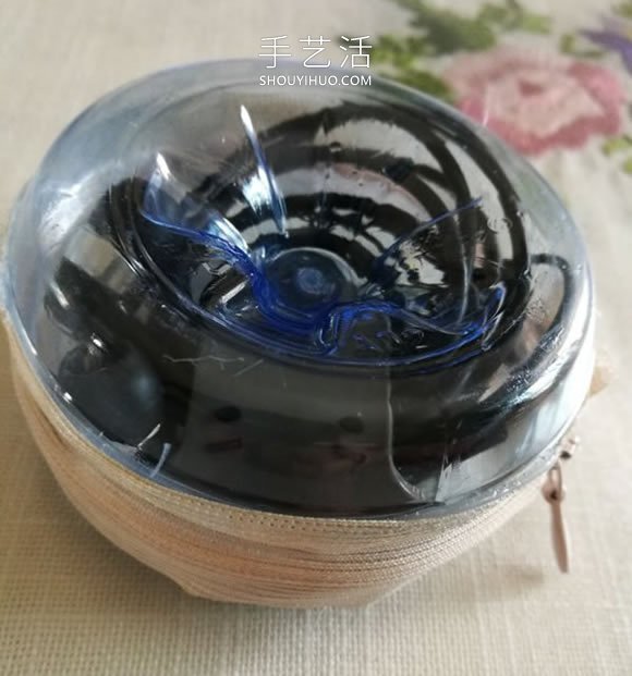 自制耳機(jī)包的方法 只需兩個(gè)塑料瓶廢物利用！ -  itrip.net.cn