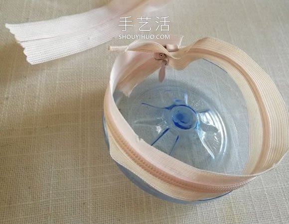 自制耳機(jī)包的方法 只需兩個(gè)塑料瓶廢物利用！ -  itrip.net.cn