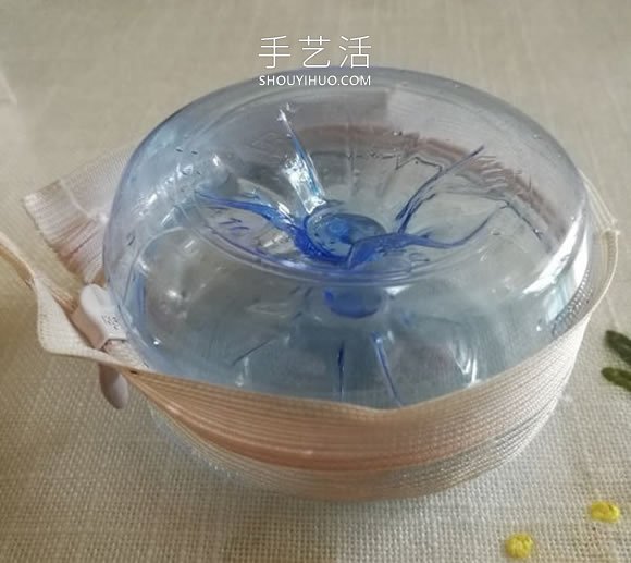 自制耳機(jī)包的方法 只需兩個(gè)塑料瓶廢物利用！ -  itrip.net.cn
