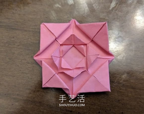 手工折紙扁平玫瑰花和葉子的折法圖解 -  itrip.net.cn
