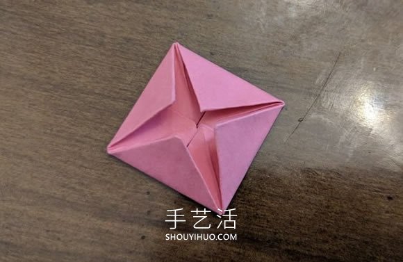 手工折紙扁平玫瑰花和葉子的折法圖解 -  itrip.net.cn