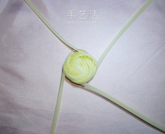 塑料包裝帶編織玫瑰花的方法圖解教程 -  itrip.net.cn
