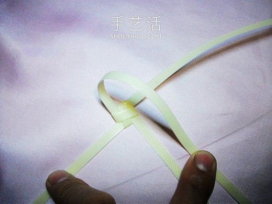 塑料包裝帶編織玫瑰花的方法圖解教程 -  itrip.net.cn