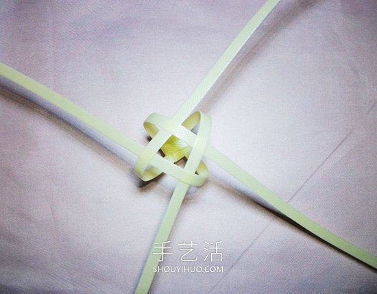 塑料包裝帶編織玫瑰花的方法圖解教程 -  itrip.net.cn