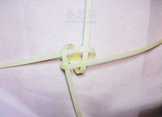 塑料包裝帶編織玫瑰花的方法圖解教程 -  itrip.net.cn