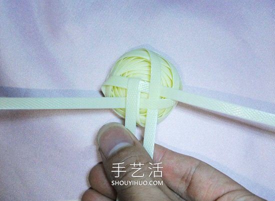 塑料包裝帶編織玫瑰花的方法圖解教程 -  itrip.net.cn