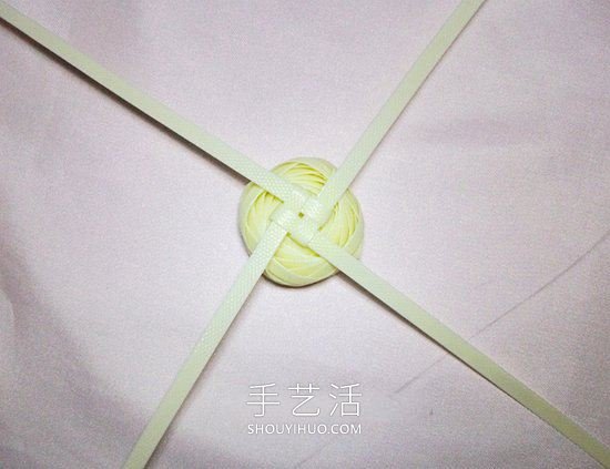 塑料包裝帶編織玫瑰花的方法圖解教程 -  itrip.net.cn