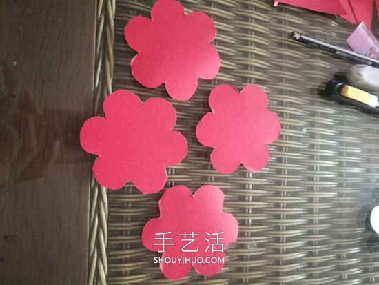 剪紙制作過(guò)年時(shí)春字掛飾的做法教程 -  itrip.net.cn