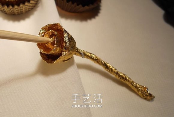 巧克力包裝紙手工制作金色玫瑰花的做法教程 -  itrip.net.cn