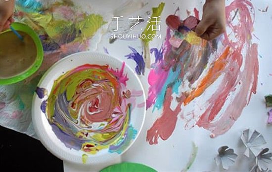 幼兒園手工制作雞蛋托彩色花環(huán)的做法教程 -  itrip.net.cn