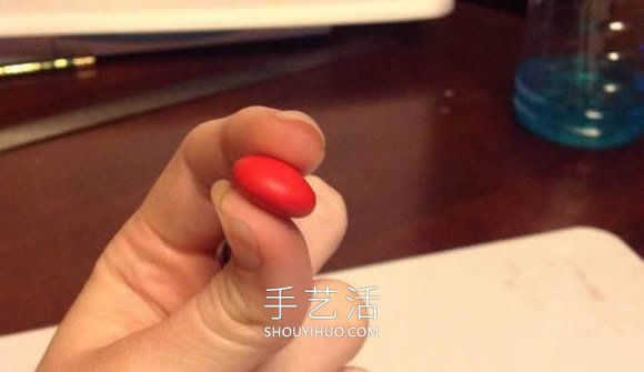 自制粘土mm巧克力豆項(xiàng)鏈的方法圖解教程 -  itrip.net.cn