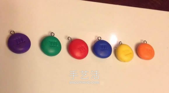自制粘土mm巧克力豆項(xiàng)鏈的方法圖解教程 -  itrip.net.cn