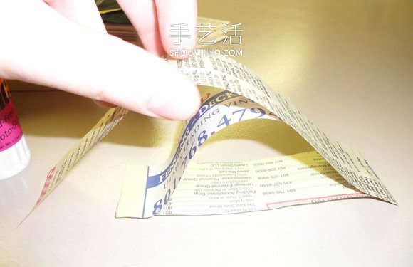 舊書(shū)手工制作立體愛(ài)心裝飾的做法教程 -  itrip.net.cn