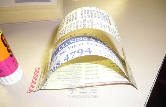 舊書(shū)手工制作立體愛(ài)心裝飾的做法教程 -  itrip.net.cn