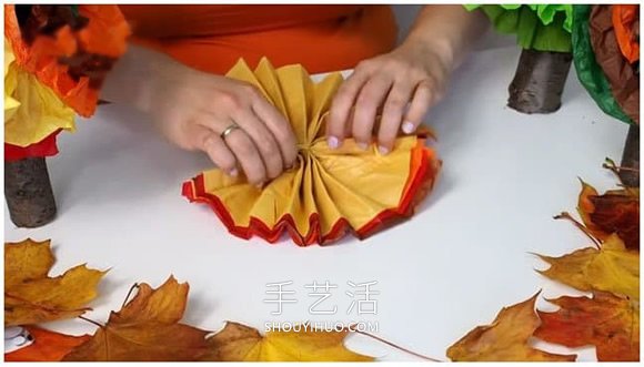 幼兒用皺紋紙手工制作秋天大樹的做法教程 -  itrip.net.cn