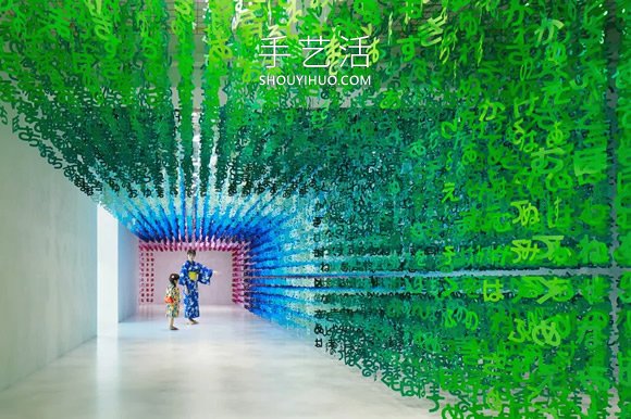 14萬個(gè)日文平假名紙片！制作出夢幻彩虹隧道 -  itrip.net.cn