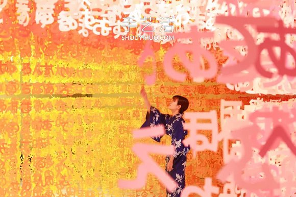14萬個(gè)日文平假名紙片！制作出夢幻彩虹隧道 -  itrip.net.cn