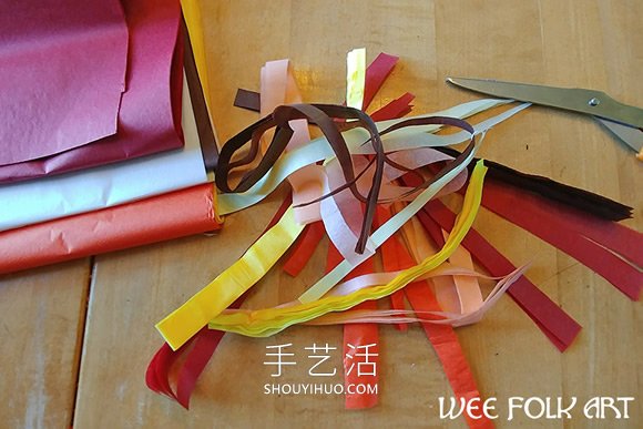 玻璃瓶粘貼彩色薄紙 制作秋季風(fēng)花瓶的做法 -  itrip.net.cn