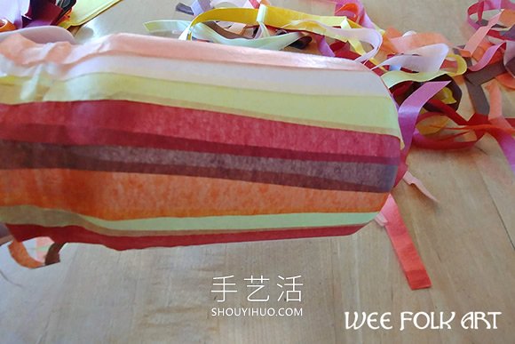 玻璃瓶粘貼彩色薄紙 制作秋季風(fēng)花瓶的做法 -  itrip.net.cn