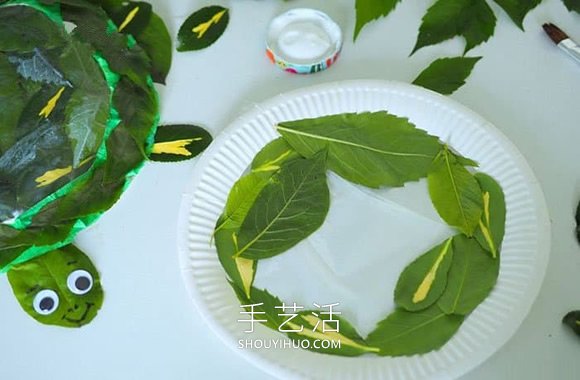 紙盤和樹葉手工制作可愛烏龜?shù)淖龇ń坛?-  itrip.net.cn