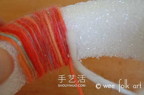 海綿上纏繞紗線 制作漂亮節(jié)日裝飾燭臺！ -  itrip.net.cn
