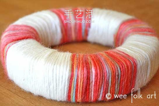 海綿上纏繞紗線 制作漂亮節(jié)日裝飾燭臺！ -  itrip.net.cn