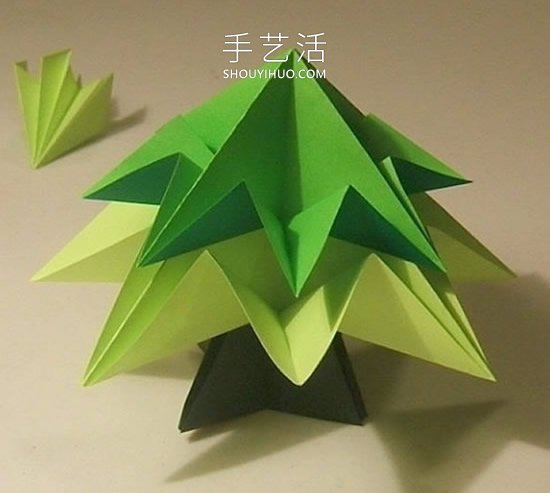 簡單折紙立體圣誕樹的折法詳細步驟圖 -  itrip.net.cn